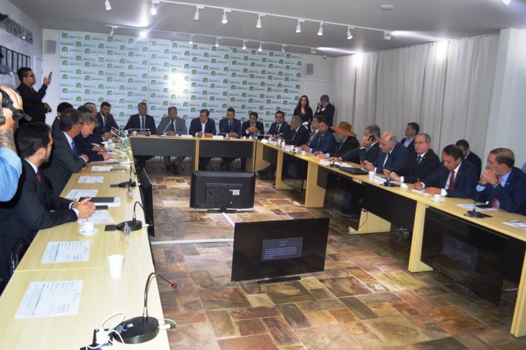 Laércio fala sobre Fafen com ministra da Agricultura e presidente da Câmara