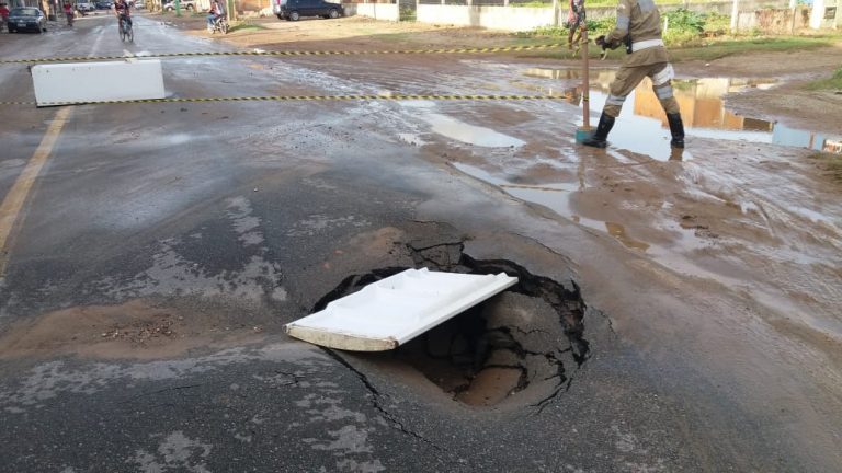 Cerca de 20 mil pessoas ficam sem água após rompimento de tubulação