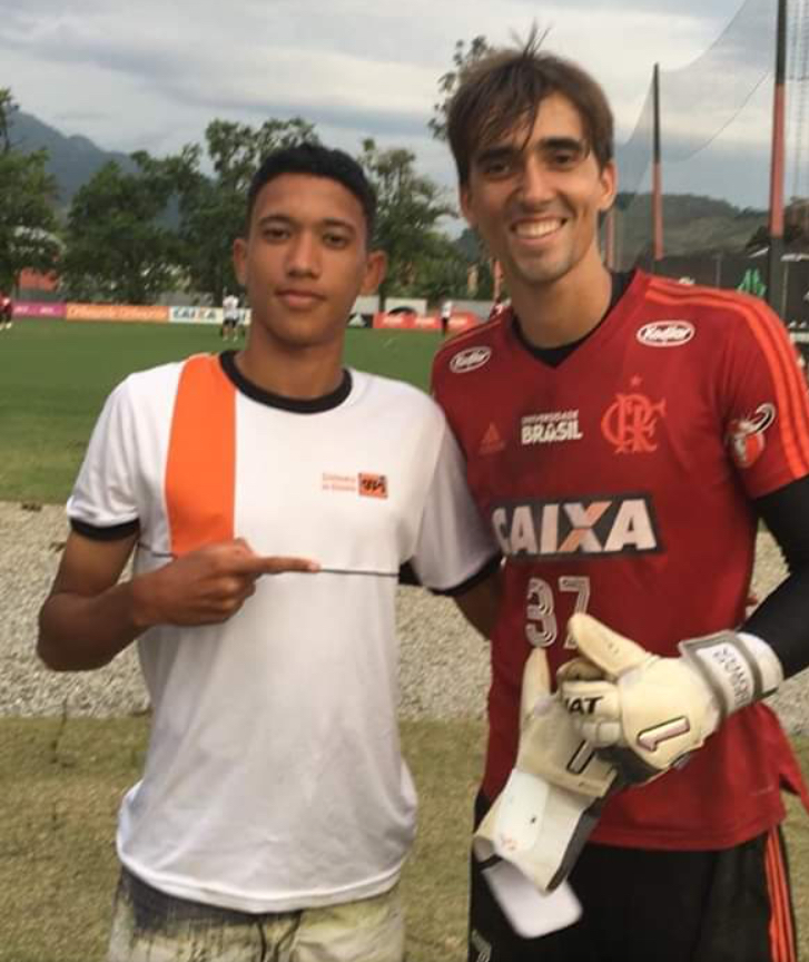 Pais do jogador Athila se encontram no Rio de Janeiro