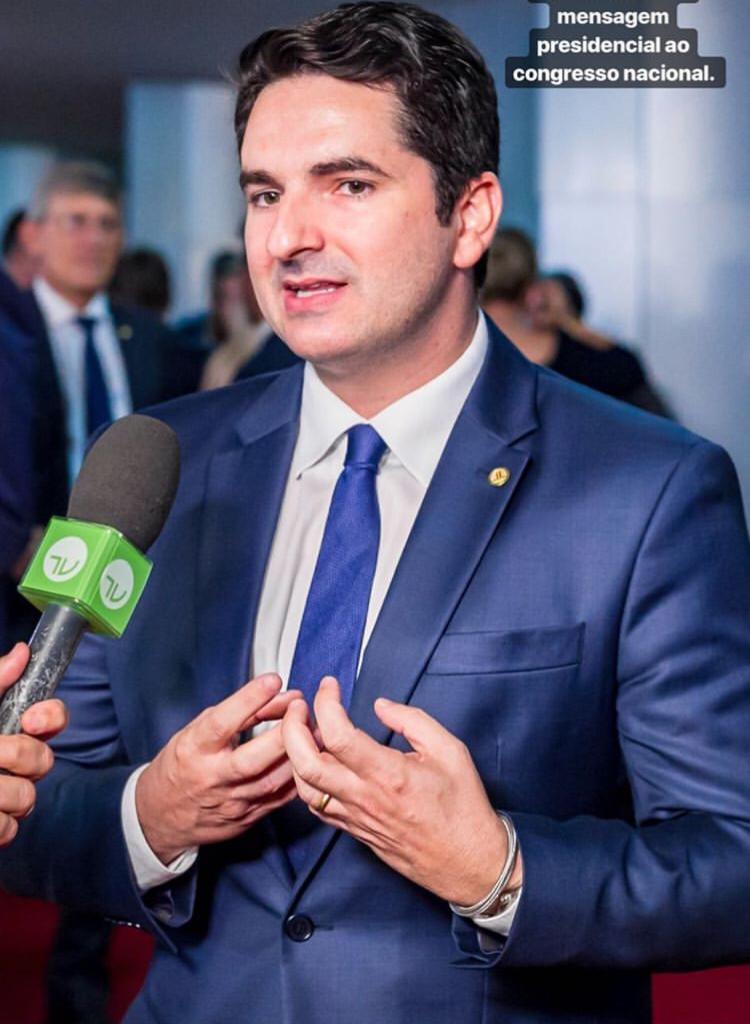 Gustinho Ribeiro dá discurso a calourado em Brasília