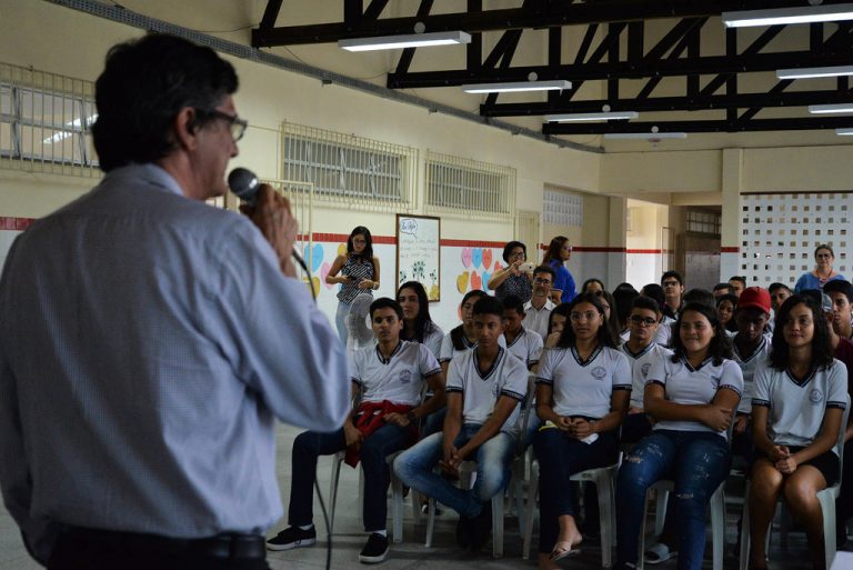 Em Boquim, secretário estadual da Educação verifica condições de funcionamento de escolas da Rede Estadual