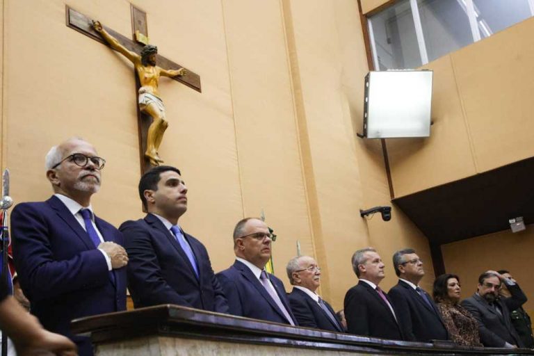 Belivaldo participa de posse dos deputados estaduais e convida Zezinho Sobral para líder do governo