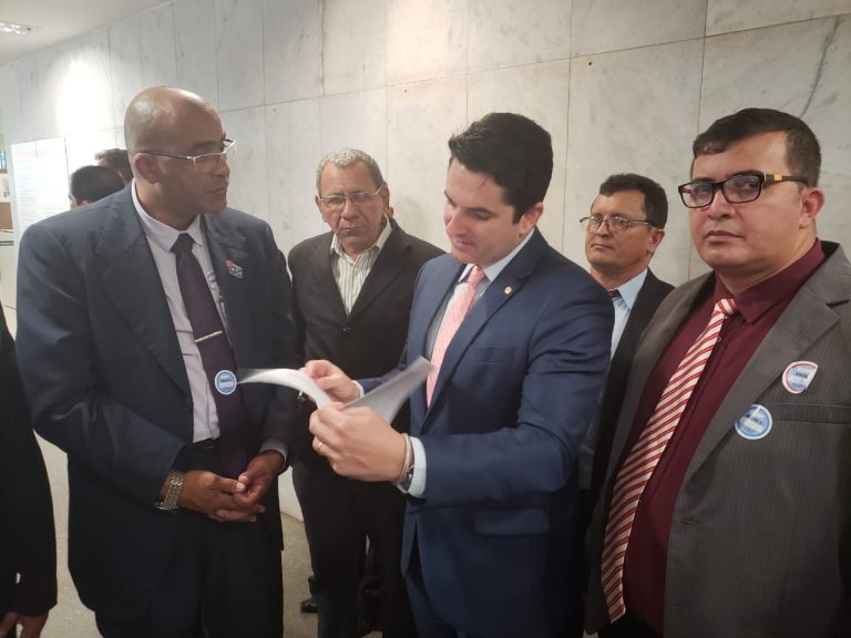 Gustinho Ribeiro apoia luta dos condutores de ambulância para aposentadoria especial