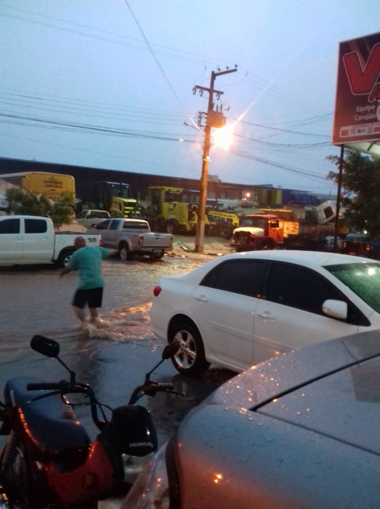 Chuvas em Lagarto causam transtornos e colocam a vida de pessoas em risco