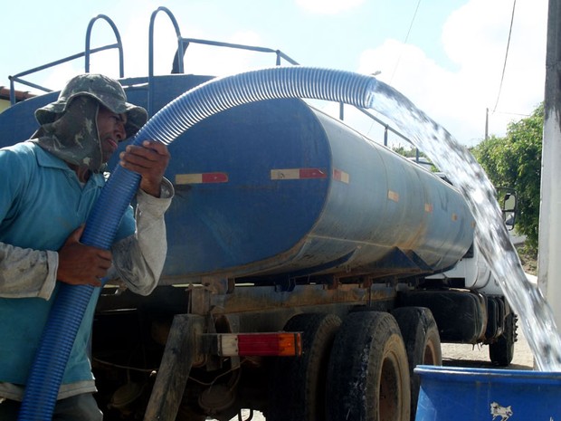 Caminhões-pipa vão reforçar abastecimento de água em praias sergipanas