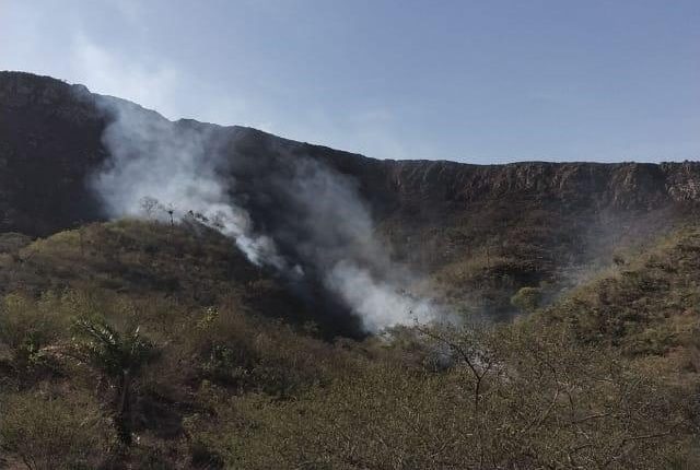 Serra da Miaba é atingida por focos de incêndio