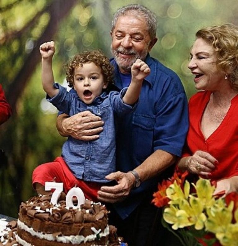 Lula chega a São Paulo para ir a velório do neto