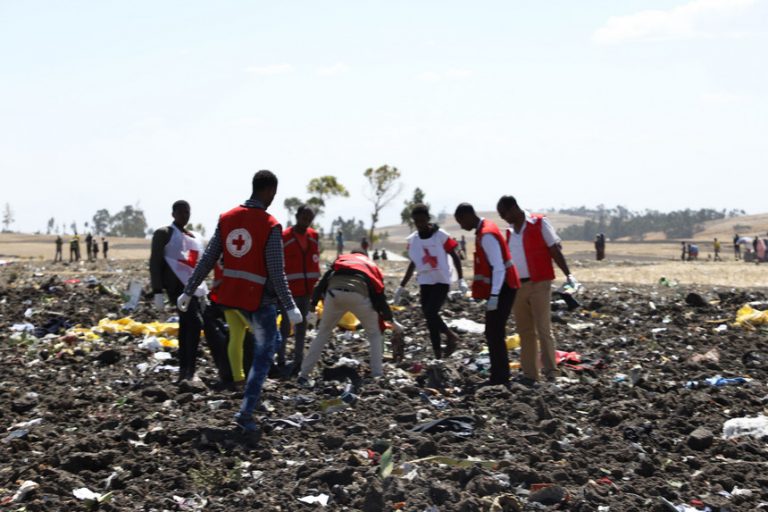 Avião da Ethiopian Airlines com 157 pessoas cai perto da capital da Etiópia