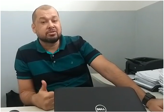 Homem desacata policiais, agride delegado e foge correndo de delegacia