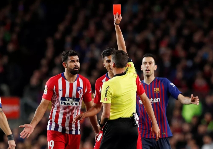 Suposto insulto de Diego Costa e consequente expulsão provocam polêmica