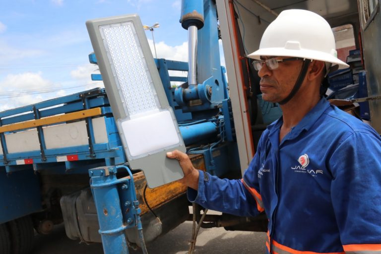 Prefeitura Municipal de Lagarto instala lâmpadas de LED