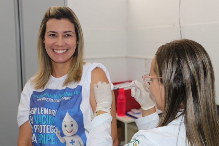 Prefeita de Lagarto dá continuidade à campanha de vacinação