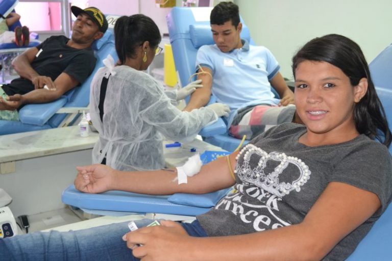Campanha de doação de sangue reúne estudantes de Salgado
