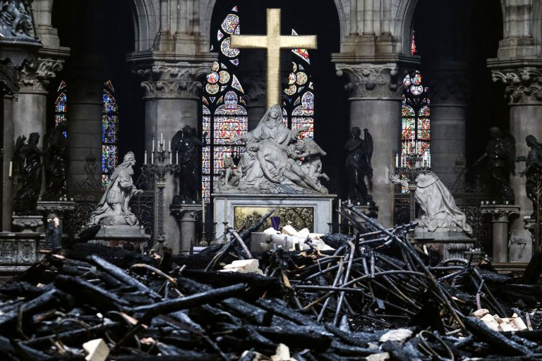 Procurador de Paris diz acreditar que incêndio na Catedral de Notre-Dame foi acidente