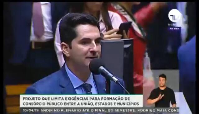 Gustinho Ribeiro, vota a favor dos Municípios e Estados formarem Consórcio Público