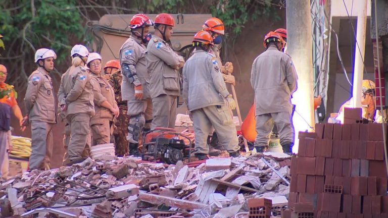 Bombeiros resgatam mais um corpo em escombros da Muzema; mortos chegam a 20 pessoas