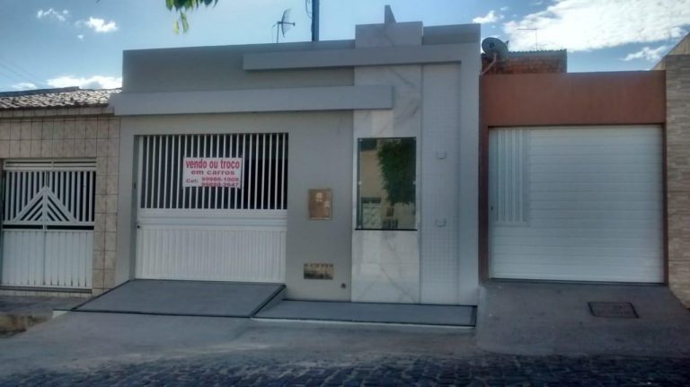 Vendo ou troco em terreno, carros ou caminhão, casa moderníssima com 03 quartos