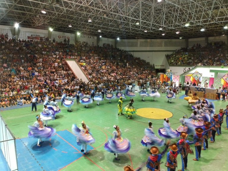 Público de 5 mil pessoas lota final do concurso de quadrilhas de Lagarto
