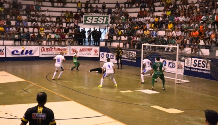 Estadual de Futsal: Treze e Rocket seguem líderes de suas chaves
