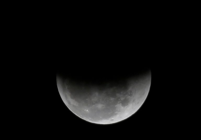 Eclipse parcial da Lua pode ser visto em todo o Brasil
