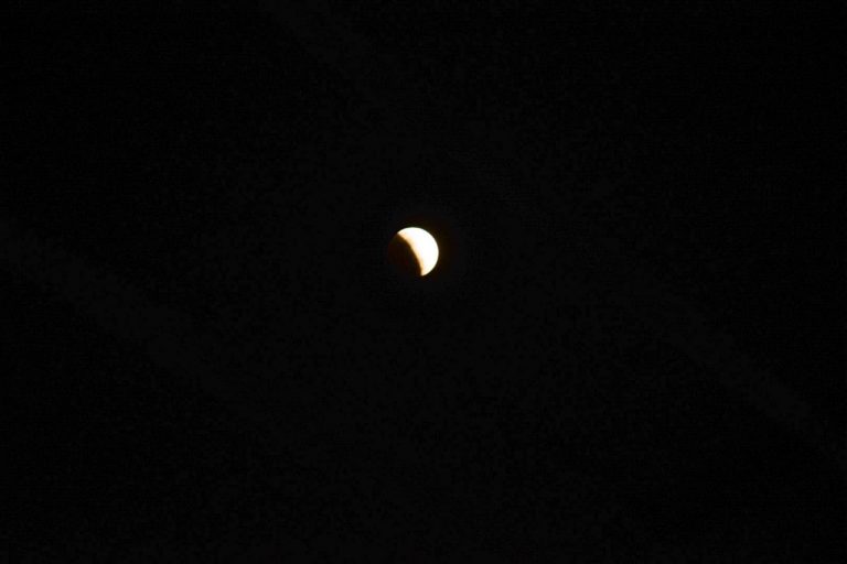 Eclipse parcial da Lua pôde ser visto em Lagarto