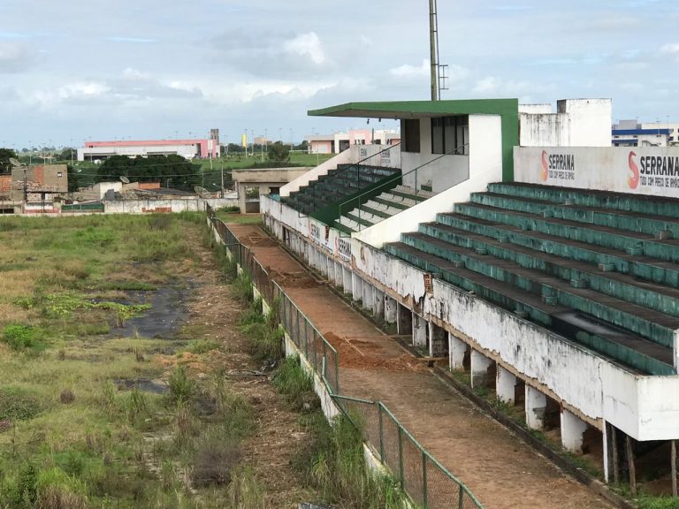 Paralisação da reforma do Estádio Barretão causa revolta em Lagarto