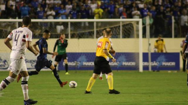 Confiança empata e classificação pode ser decidida nos dois últimos jogos