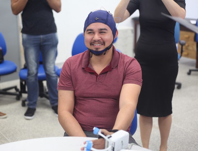 Campus Lagarto conta com mão robótica em pesquisa sobre pacientes que tiveram AVC