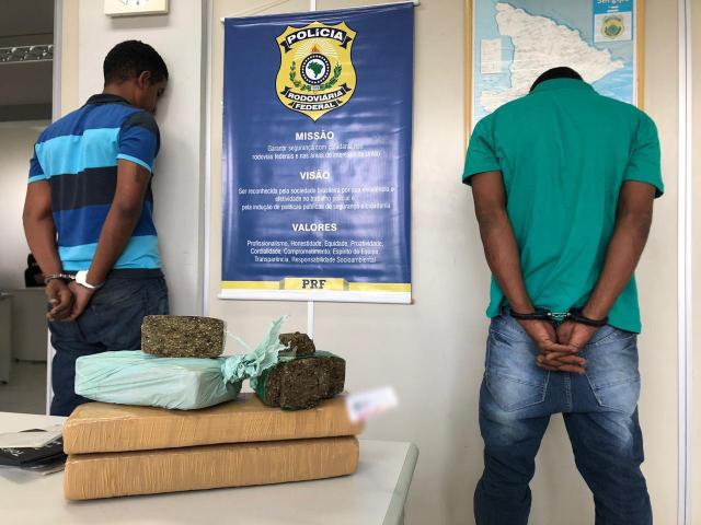 PRF prende dois homens que transportavam drogas para Lagarto