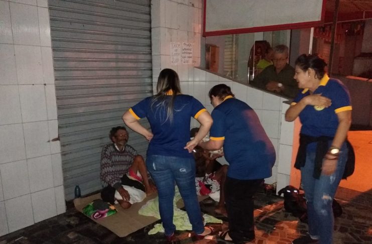 Moradores de rua também foram alvos da campanha