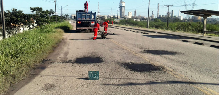 Operação Tapa Buraco atua em municípios da região centro-sul do estado