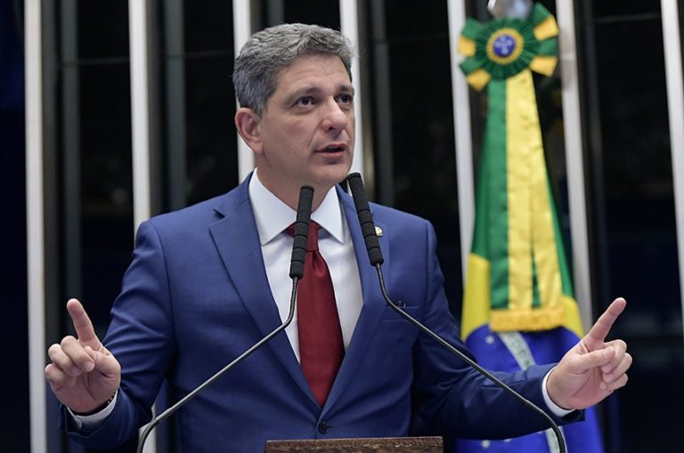 Rogério Carvalho alerta que falas desrespeitosas de Bolsonaro estão sendo naturalizadas