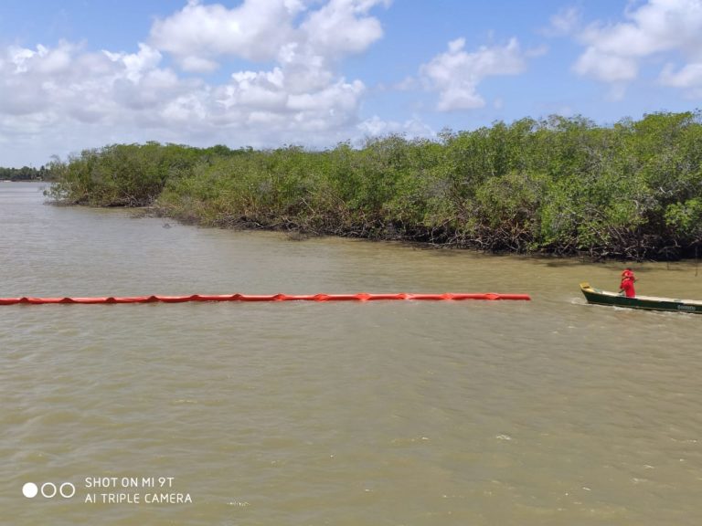 Celse instala barreiras de contenção no Rio Sergipe