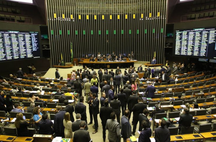 O Plenário da Câmara dos Deputados analisa a Medida Provisória 886/19, que reformula novamente a estrutura do Poder Executivo