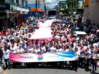 Prefeitura leva multidão para as ruas em caminhada do Outubro Rosa