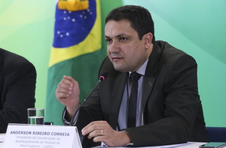 O presidente da Coordenação de Aperfeiçoamento de Pessoal de Nível Superior (CAPES), Anderson Correia, concede entrevista coletiva.