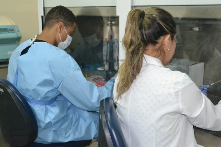Teste de carga viral do HIV, Hepatites B e C realizado no Lacen pontua entre melhores do Brasil