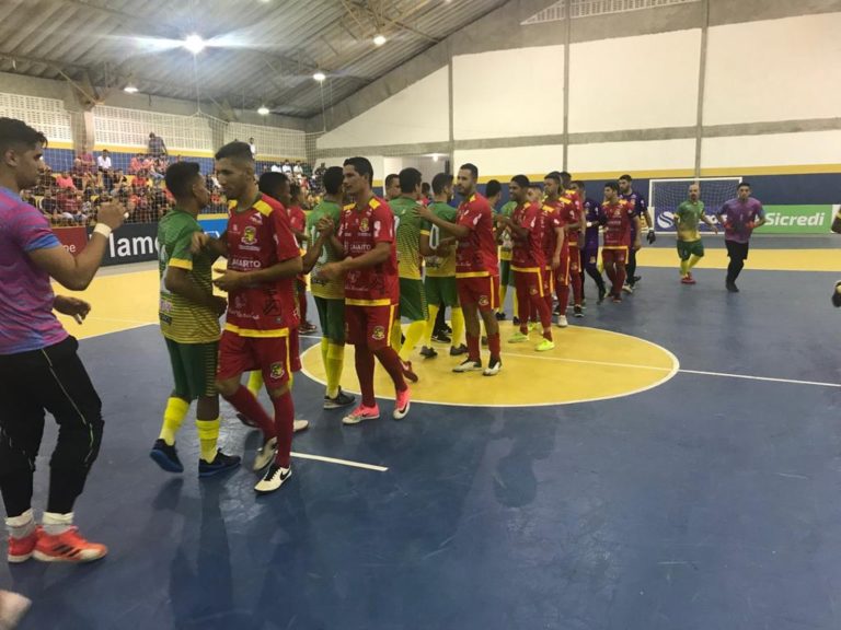 Treze Futsal vence e está a um passo da semifinal