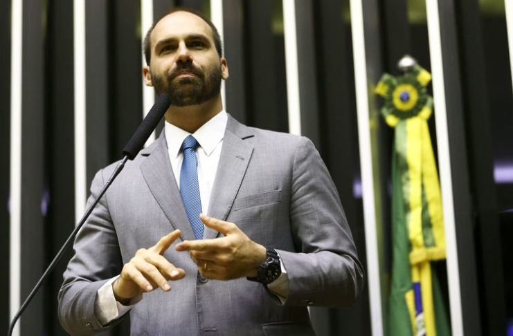 O deputado Eduardo Bolsonaro, participa de sessão solene em alusão ao Dia Nacional de Valorização da Família. na Câmara dos Deputados.