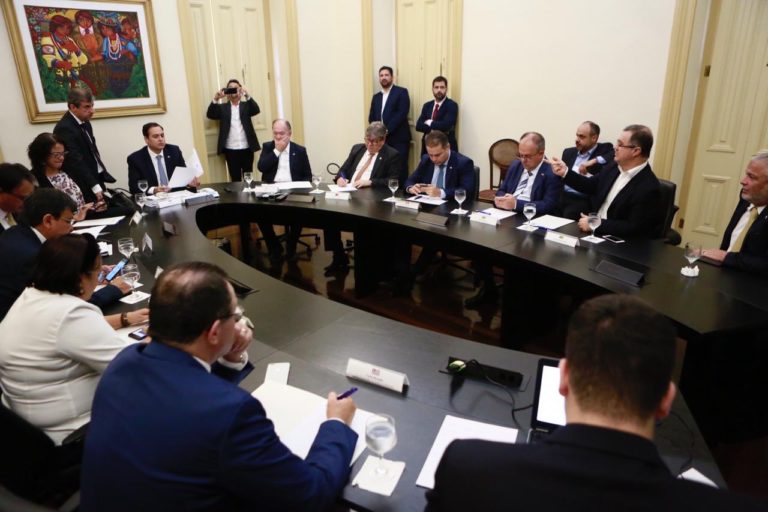 Governadores marcam reunião emergencial para debater crise entre Poderes