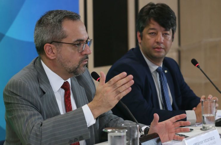 O ministro da Educação, Abraham Weintraub, e o secretário de Educação Superior, Arnaldo Lima, concedem entrevista coletiva, sobre as mudanças no Exame Nacional de Revalidação de Diplomas Médicos (Revalida)