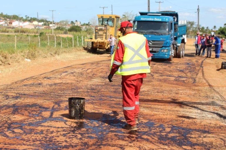 Prefeitura de Riachão firma parceria e consegue Operação Tapa-Buracos