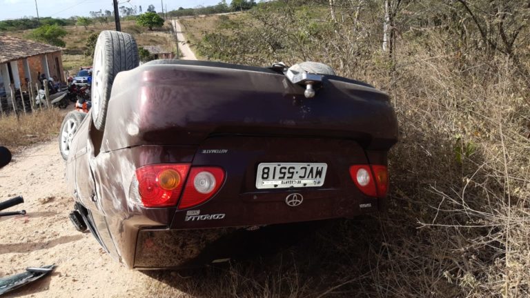 Trio rouba quatro carros e foge promovendo danos em Lagarto