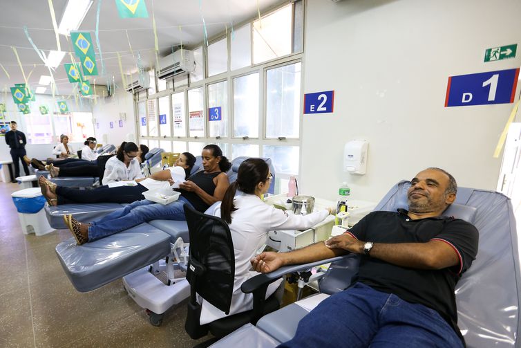 Sancionada lei que concede atendimento prioritário aos doadores de sangue