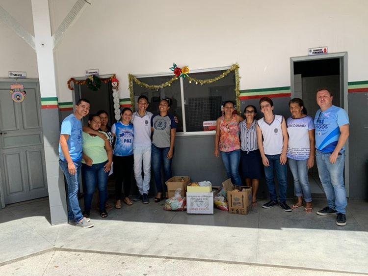 Colégio de Lagarto realiza doação de cestas básicas para alunos carentes