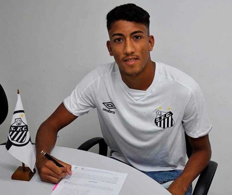 Atacante lagartense renova contrato com o Santos FC