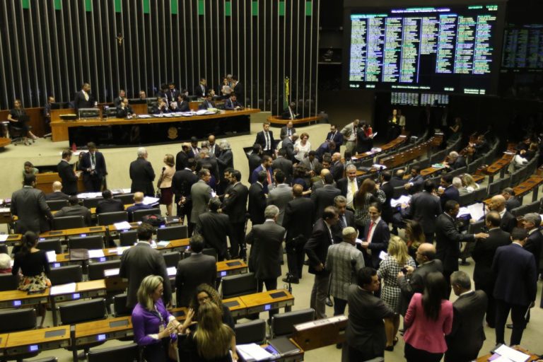 Congresso aprova LDO 2023 com salário mínimo de R$ 1.294