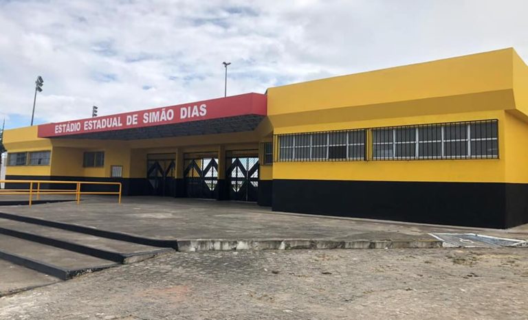 Diretoria do Lagarto revitaliza estádio de Simão Dias