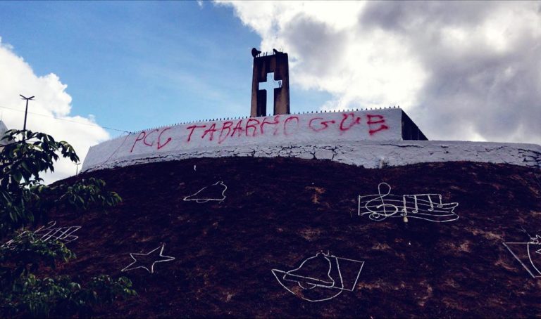 Inscrição do PCC é encontrada em paróquia da Colônia Treze