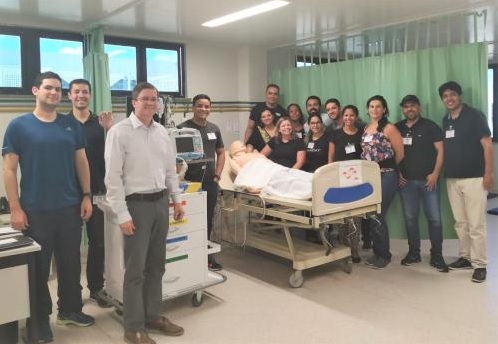 Médicos e enfermeiros HUL treinados em suporte avançado de vida em cardiologia